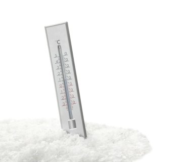 Beyaz arkaplana karşı karda hava termometresi
