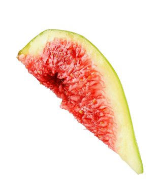 Taze yeşil incir dilimi beyaza izole edilmiş.