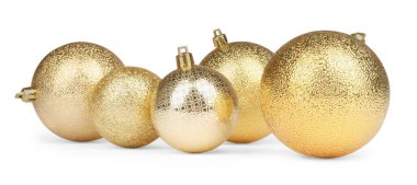 Güzel altın Noel topları beyazın üzerinde izole