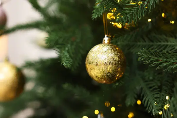 Beautiful Christmas Ball Hanging Fir Tree Branch Closeup — Φωτογραφία Αρχείου
