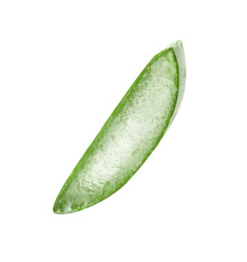 Yeşil aloe vera dilimi beyaza izole edilmiş