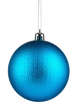 Güzel açık mavi Noel balosu beyaza izole edilmiş.