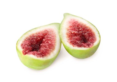 Beyazlar üzerinde izole edilmiş taze yeşil incir parçaları.