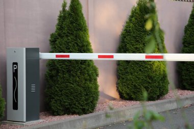 Şehir caddesinde kapalı otomatik patlama engeli
