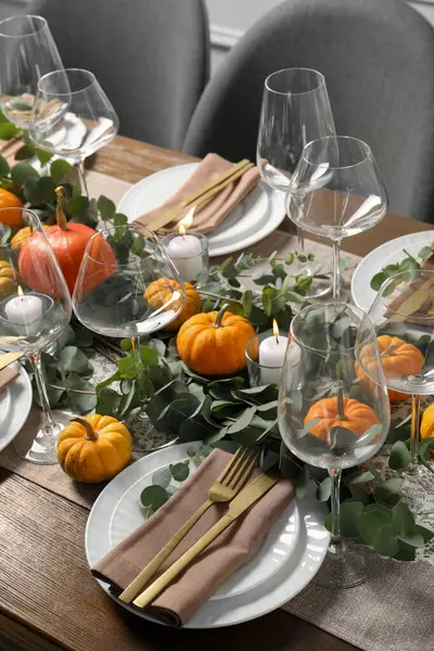 Beautiful Autumn Table Setting Plates Cutlery Glasses Pumpkins Floral Decor — Stock Photo, Image