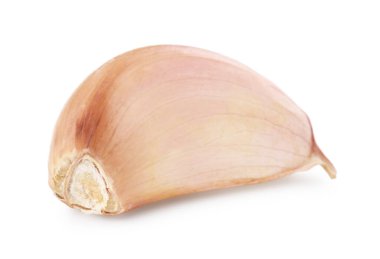 Bir diş sarımsak beyaza izole edilmiş.