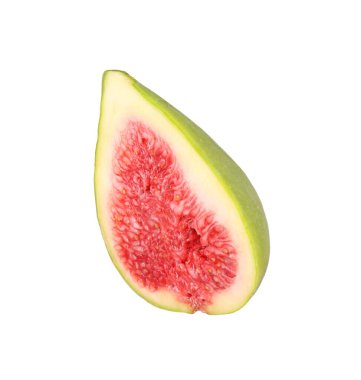 Taze yeşil incirin yarısı beyaza izole edilmiş.