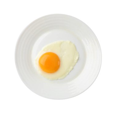 Lezzetli sahanda yumurta tabağı beyaza izole edilmiş.