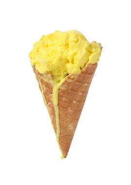 Dondurmayı beyaz külahta eritiyorum.