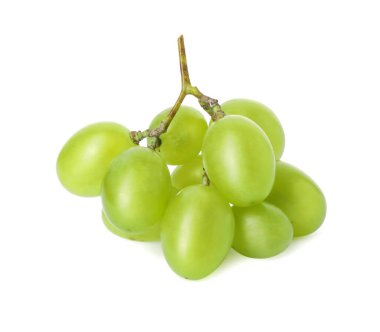 Taze sulu üzümler beyazda izole edilmiş.