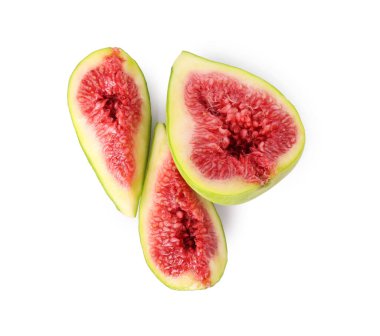 Taze yeşil incir kes beyazda izole edilmiş, üst manzara