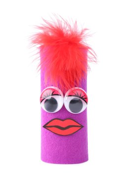 Beyaz üzerine izole edilmiş el yapımı şirin bir canavar. Cadılar Bayramı dekorasyonu