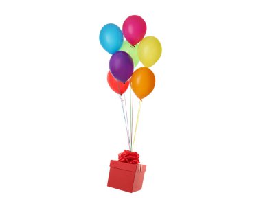 Beyaz zemin üzerinde kırmızı hediye kutusuna bağlı bir sürü balon