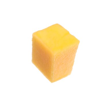 Beyaz arkaplanda taze sulu mango küpü