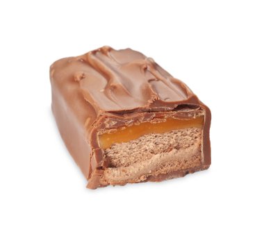 Lezzetli bir çikolata parçası, beyaz üzerine izole edilmiş fındıklı.