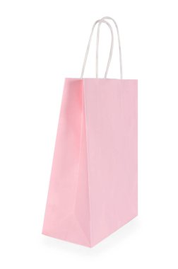 Bir açık pembe kağıt alışveriş çantası beyaza izole edilmiş.