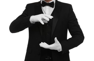 Sihirbaz beyaz arka planda bir şey tutuyor, yakın plan