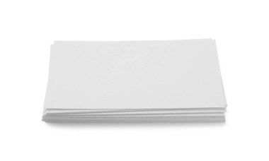 Beyaza izole edilmiş boş kartvizitler. Tasarım için model