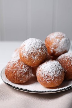 Masada pudra şekerli lezzetli çörekler