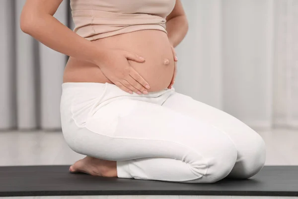 Pregnant Woman Sitting Yoga Mat Home Closeup — Stock Photo, Image
