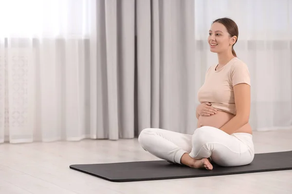 Pregnant Woman Sitting Yoga Mat Home Space Text — Stock Photo, Image