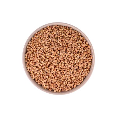 Kabın içindeki çiğ karabuğday beyazda izole edilmiş, üst manzara