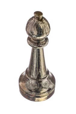 Beyaz üzerine izole edilmiş bir altın satranç fili