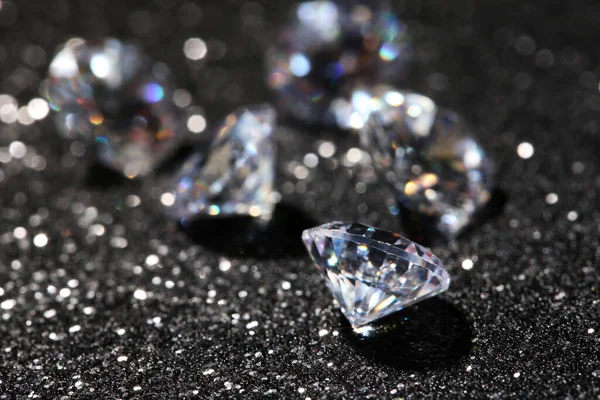 Muitos Diamantes Bonitos Fundo Brilhante Escuro Close — Fotografia de Stock