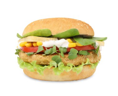 Sebzeli vejetaryen burger, köfte ve mikro yeşillikler beyaz üzerine izole edilmiş.