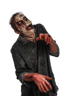 Beyaz arka planda korkunç bir zombi. Cadılar Bayramı canavarı