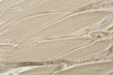 Bej arka planda kozmetik serumu, üst görünümde