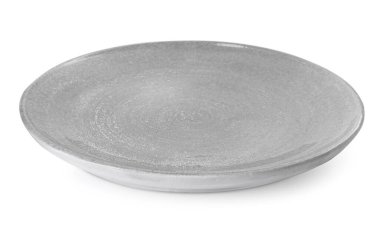 Beyaza izole edilmiş temiz bir seramik tabak.