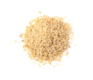 Beyaz, üst görünümde izole edilmiş ham bulgur yığını