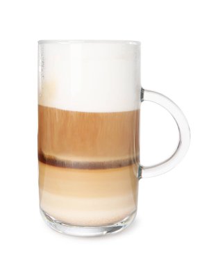 Beyaz üzerine izole edilmiş cam bardakta romatik latte macchiato.