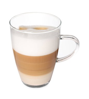 Beyaz üzerine izole edilmiş cam bardakta romatik latte macchiato.