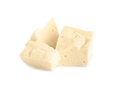 Beyaz izole lezzetli çikolata parçaları