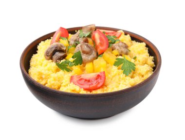 Beyaz tenceredeki domatesli, biberli ve mantarlı lezzetli mısır unu.