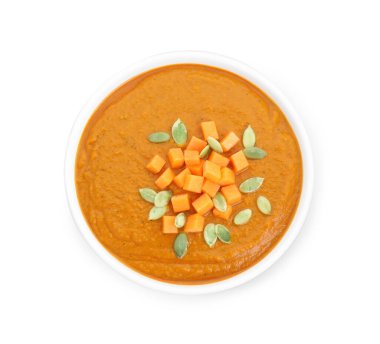 Lezzetli balkabağı kremalı çorba. Tohumlar kasenin içinde.