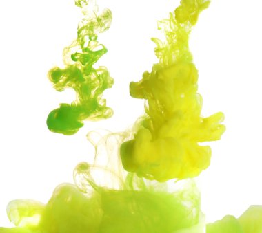 Açık arkaplanda sarı ve yeşil mürekkep lekeleri, yakın plan.