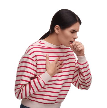 Beyaz arka planda öksüren bir kadın. Soğuk belirtileri