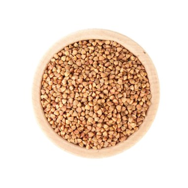 Kabın içindeki çiğ karabuğday beyazda izole edilmiş, üst manzara