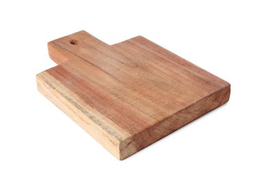 Beyaz üzerine izole edilmiş bir tahta kesme tahtası.