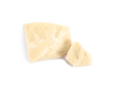 Lezzetli çikolata parçaları beyaza izole edilmiş, üstten.