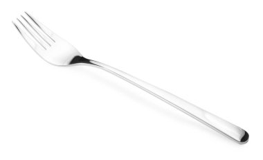 Parlak gümüş bir çatal beyaza izole edilmiş.