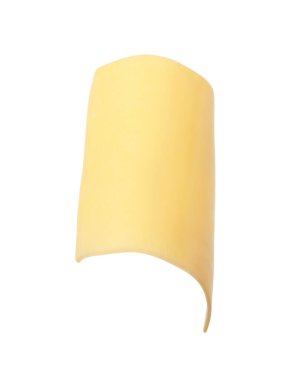 Beyaza izole edilmiş bir dilim lezzetli peynir.