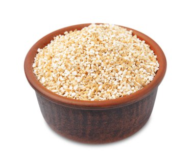 Beyaz kasede kuru arpa homurdanır.