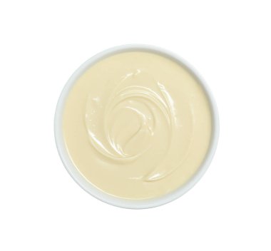 Lezzetli eritilmiş çikolata kasede izole edilmiş, beyaz manzaralı.