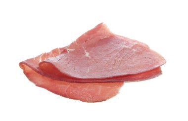 Beyaza izole edilmiş lezzetli bir Bresaola dilimi.