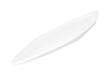 Beyaza izole edilmiş güzel bir seramik tabak.