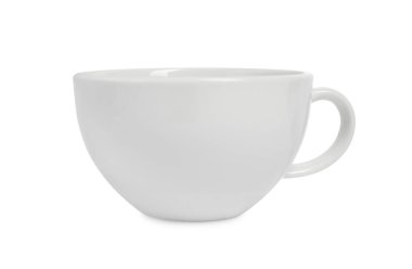 Beyaza izole edilmiş yeni bir seramik fincan